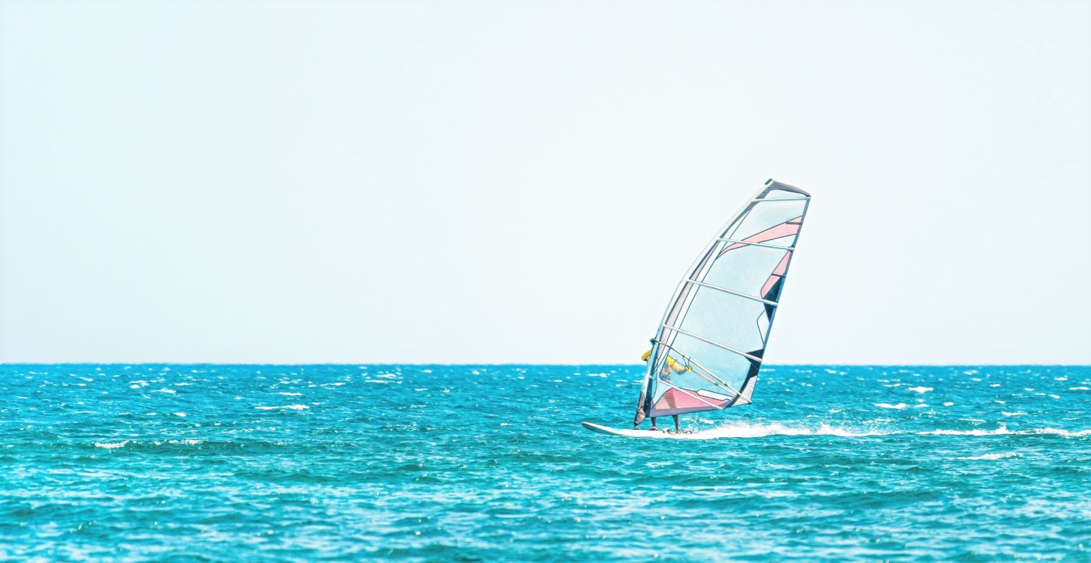 vacaciones para familias con niños windsurf